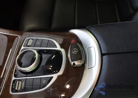 2017 Mercedes-Benz C 300 4Matic/Luxury 4Matic z USA, uszkodzony, nr VIN 55SWF4KB9HU184400